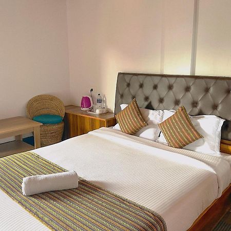 Hotel Arms Near Sumi Boys School كاليمبونج المظهر الخارجي الصورة