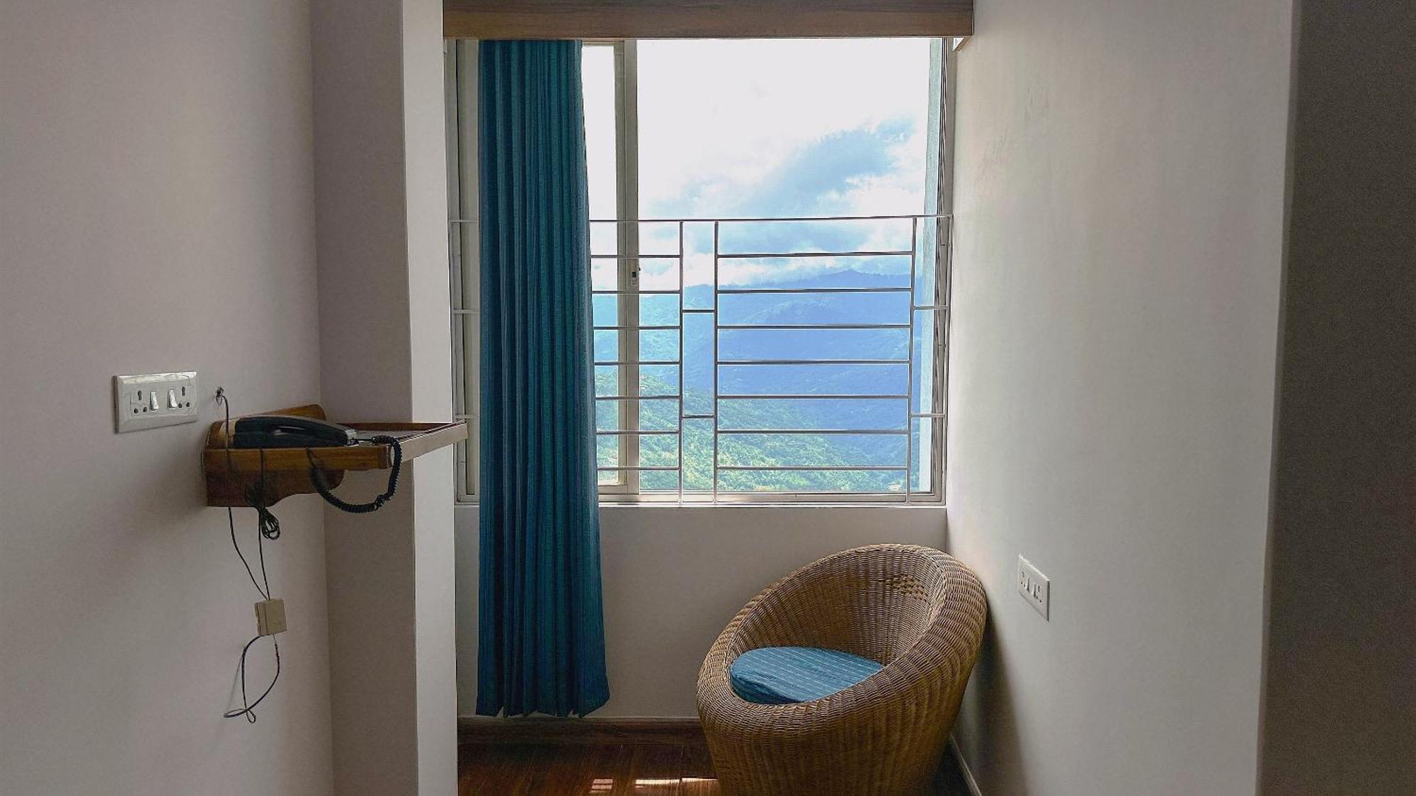 Hotel Arms Near Sumi Boys School كاليمبونج المظهر الخارجي الصورة