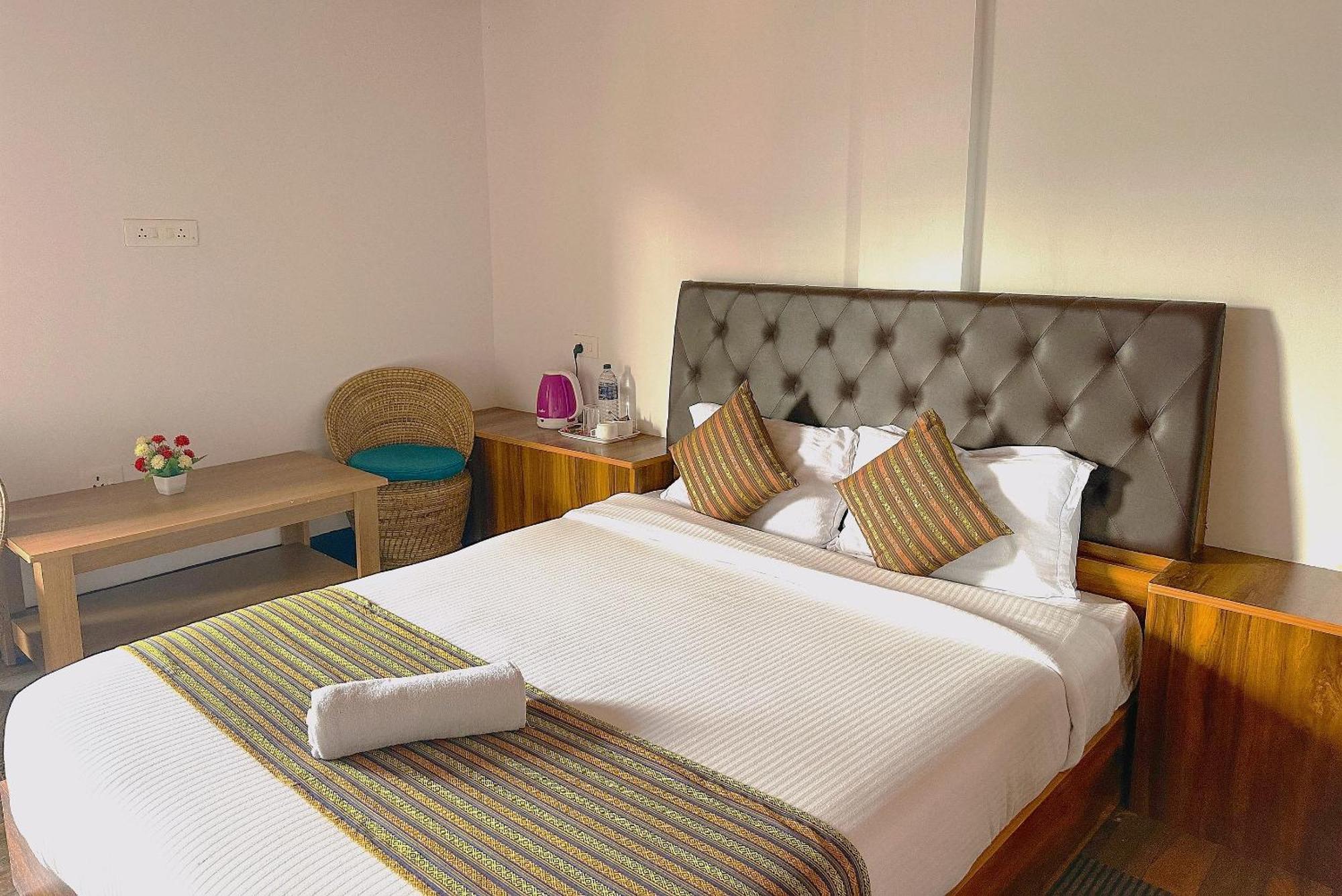 Hotel Arms Near Sumi Boys School كاليمبونج المظهر الخارجي الصورة