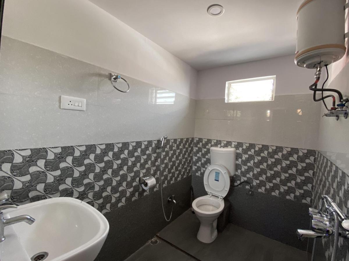 Hotel Arms Near Sumi Boys School كاليمبونج المظهر الخارجي الصورة